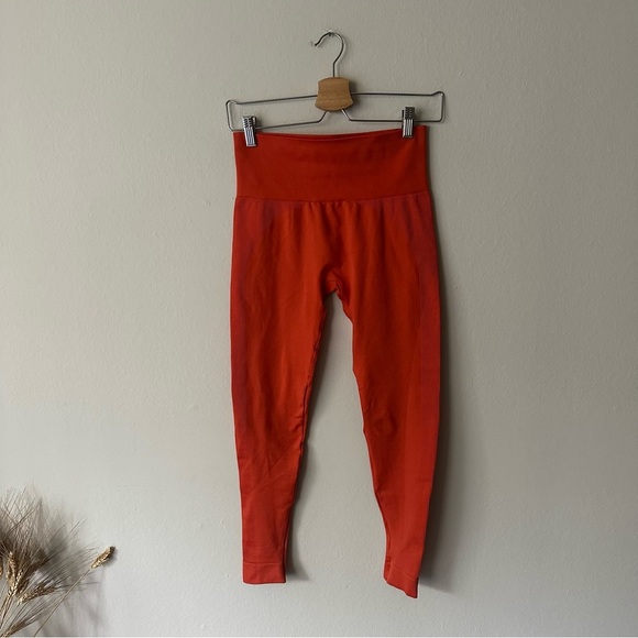 Set Active SCULPTFLEX POWER SHOULDER BRA and Power Leggings in Orange - Picture 7 of 15